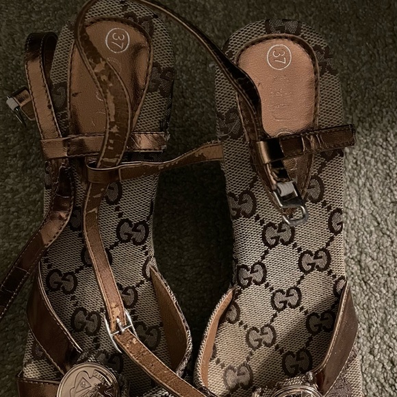 Gucci - Picture 2 of 4